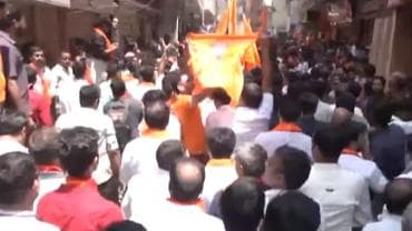 LIVE: BJP Protest Assault on Bengaluru Shopkeeper for Playing 'Hanuman Chalisa' During 'Azan' Time